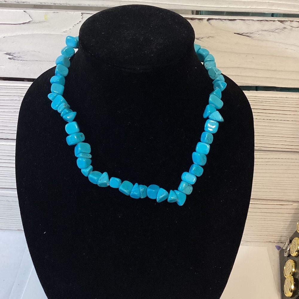 CRYSTAL NECKLACE